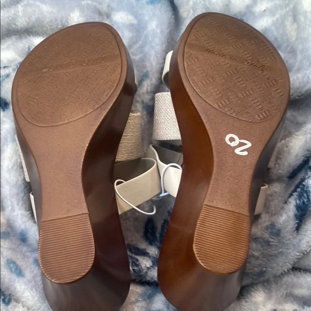 Cream Triple-Strap Italian Size 6.5W Sandals w/Textured Fabric Summer Fall